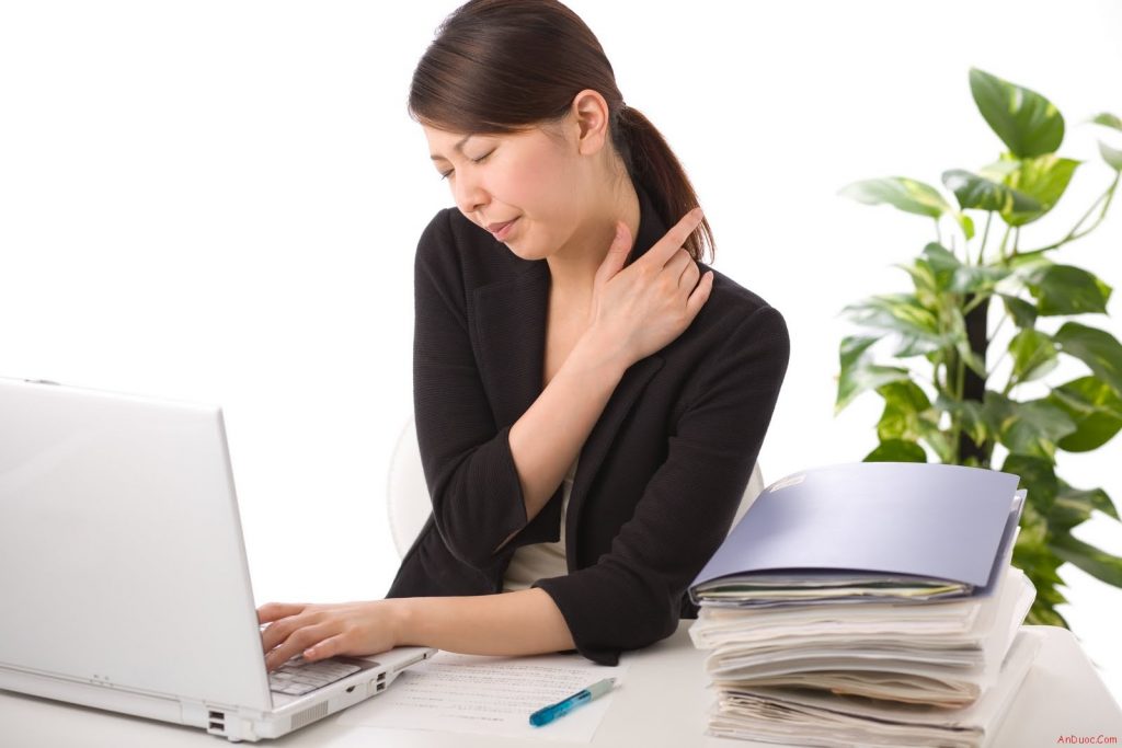 Những thói quen nào có thể gây bệnh đau lưng? 1